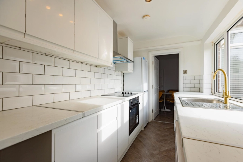 Spare Rooms - Student House - West end - Thumbnail 5